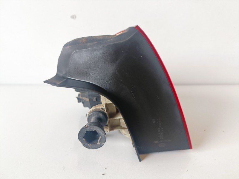 Recambio de piloto trasero derecho para audi a4 berlina (8e) asb referencia OEM IAM 8E5945096  