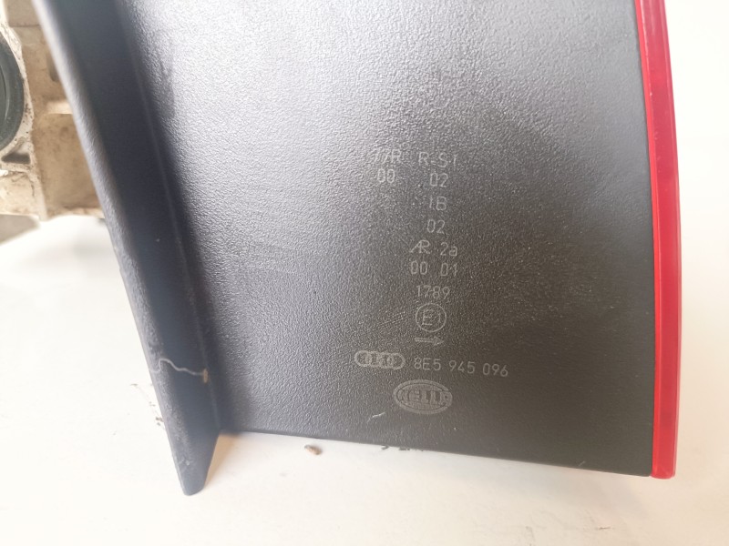 Recambio de piloto trasero derecho para audi a4 berlina (8e) asb referencia OEM IAM 8E5945096  