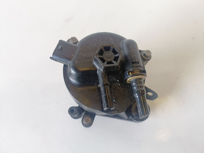 Recambio de filtro gasoil para peugeot 5008 ah01 referencia OEM IAM 9676133480  