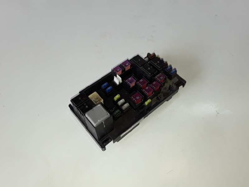 Recambio de caja reles / fusibles para subaru legacy combi/ outback (b13/bp) ee20 referencia OEM IAM 82241AG060  