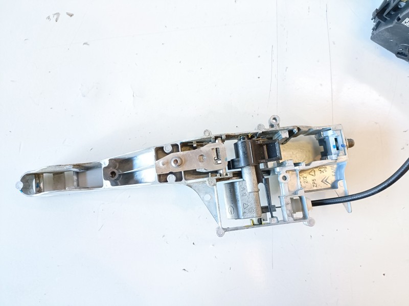 Recambio de cerradura puerta delantera izquierda para citroen berlingo furgón 9hw referencia OEM IAM 828406  