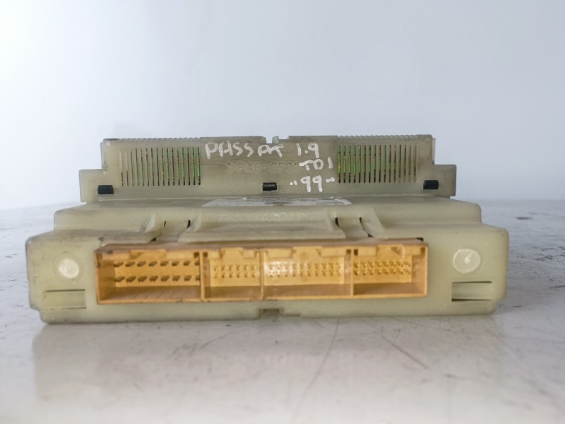 Recambio de mando climatizador para volkswagen passat variant (3b5) ahu referencia OEM IAM 5HB00761710/3B1907044B  