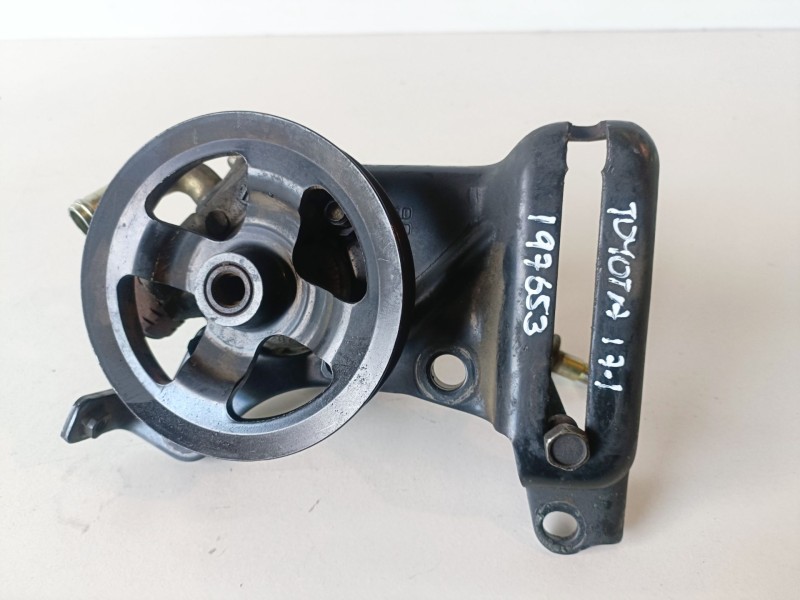 Recambio de bomba direccion para toyota avensis berlina (t25) 1cdftv referencia OEM IAM   
