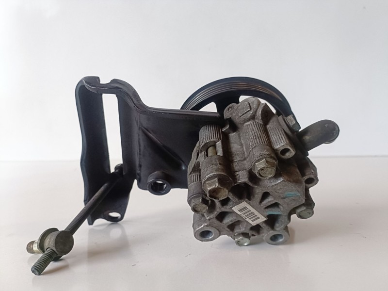 Recambio de bomba direccion para toyota avensis berlina (t25) 1cdftv referencia OEM IAM   