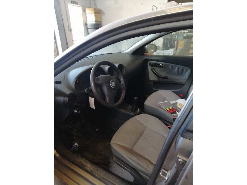 seat ibiza (6l1) del año 2003