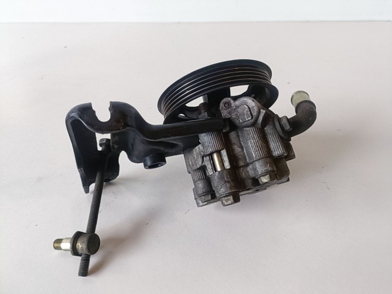 Recambio de bomba direccion para toyota avensis berlina (t25) 1cdftv referencia OEM IAM   
