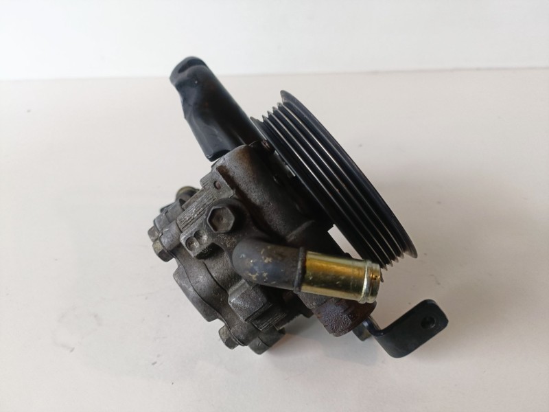 Recambio de bomba direccion para toyota avensis berlina (t25) 1cdftv referencia OEM IAM   