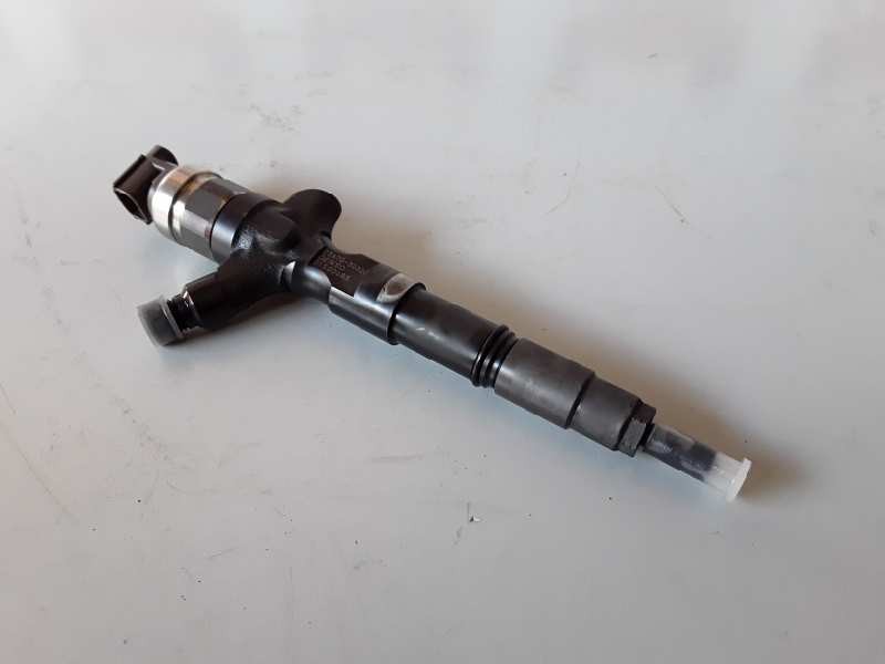 Recambio de inyector para toyota land cruiser (j12) referencia OEM IAM 2367030320  