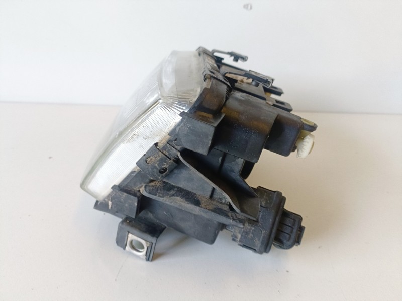Recambio de faro izquierdo para audi a3 (8l) ahf referencia OEM IAM   