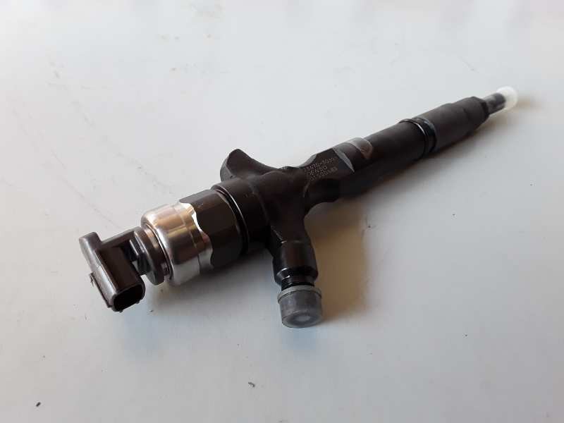 Recambio de inyector para toyota land cruiser (j12) referencia OEM IAM 2367030320  