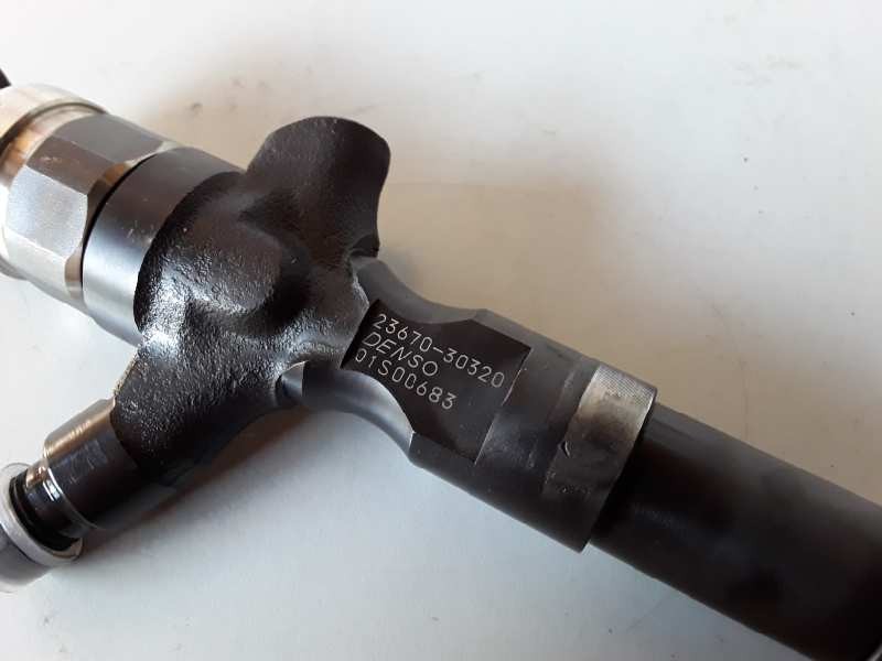 Recambio de inyector para toyota land cruiser (j12) referencia OEM IAM 2367030320  