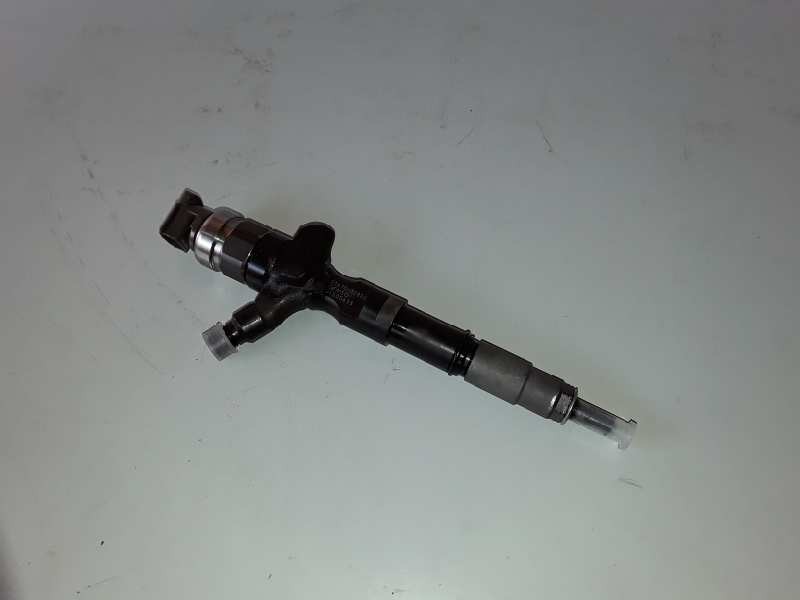 Recambio de inyector para toyota land cruiser (j12) referencia OEM IAM 2367030320  