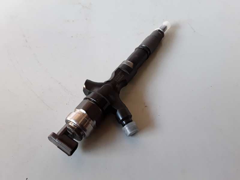 Recambio de inyector para toyota land cruiser (j12) referencia OEM IAM 2367030320  