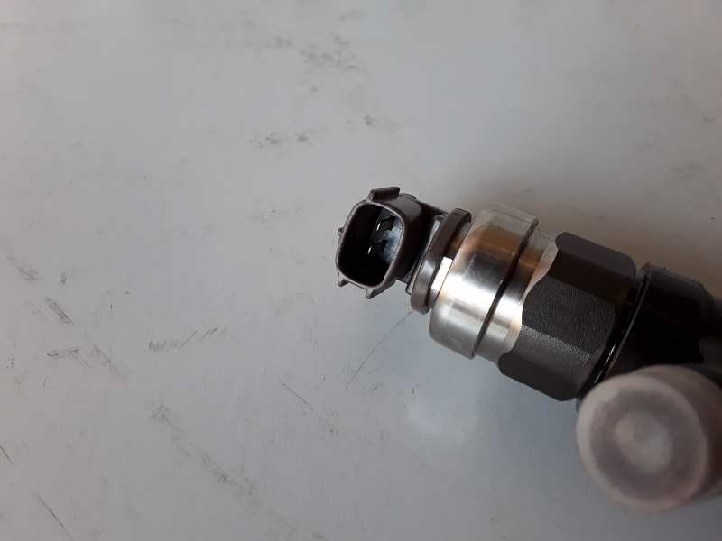 Recambio de inyector para toyota land cruiser (j12) referencia OEM IAM 2367030320  