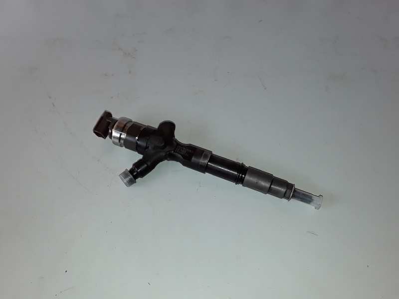 Recambio de inyector para toyota land cruiser (j12) referencia OEM IAM 2367030320  
