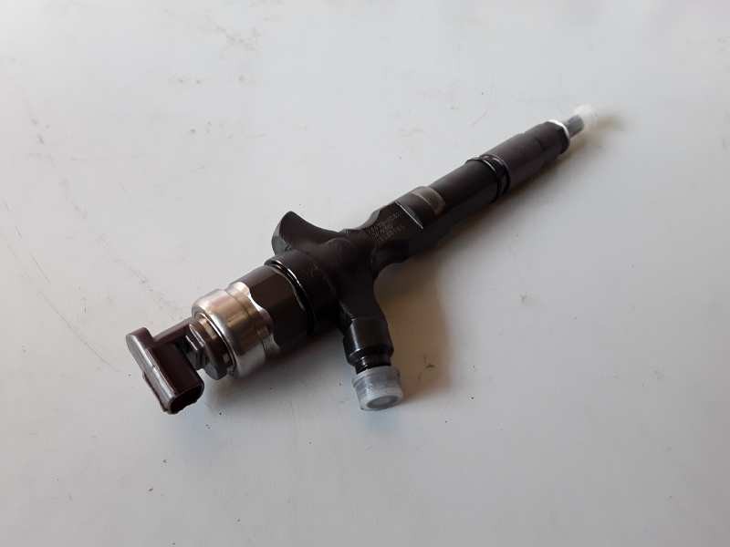 Recambio de inyector para toyota land cruiser (j12) referencia OEM IAM 2367030320  