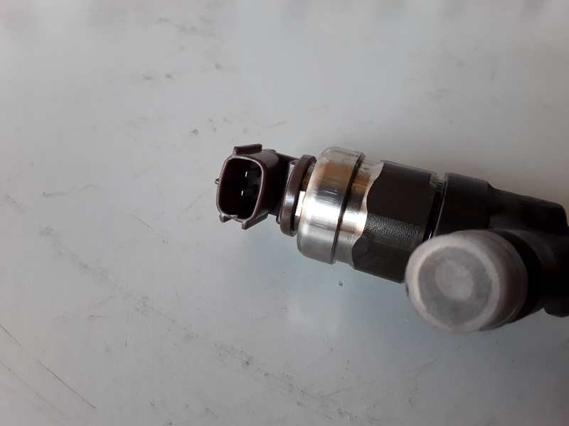 Recambio de inyector para toyota land cruiser (j12) referencia OEM IAM 2367030320  