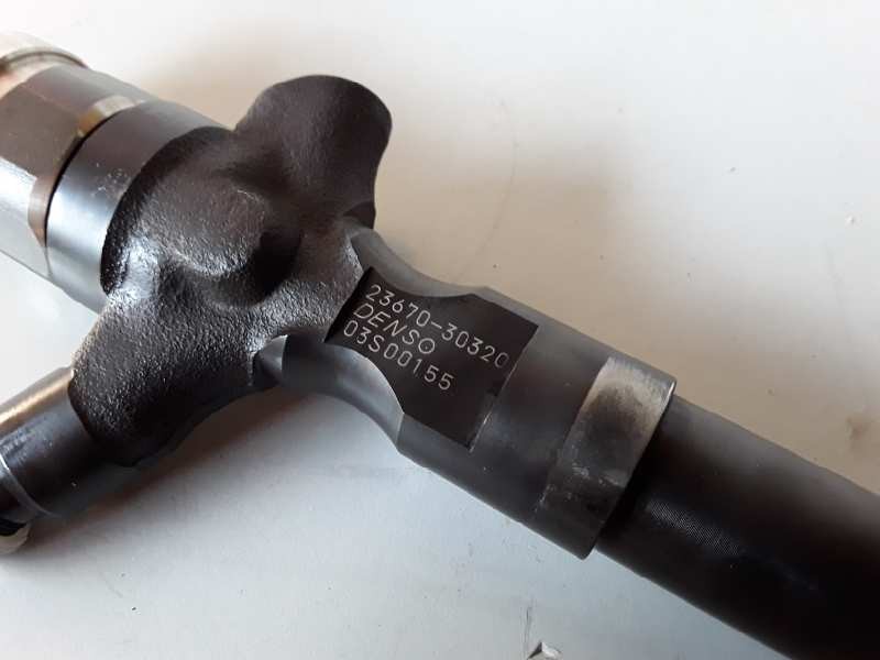 Recambio de inyector para toyota land cruiser (j12) referencia OEM IAM 2367030320  