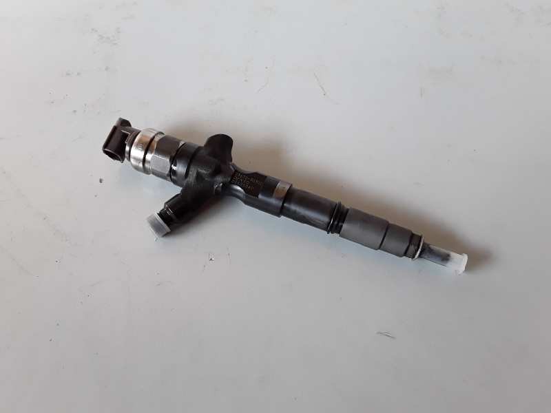 Recambio de inyector para toyota land cruiser (j12) referencia OEM IAM 2367030320  