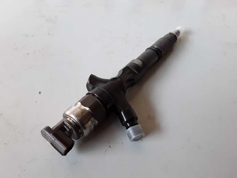 Recambio de inyector para toyota land cruiser (j12) referencia OEM IAM 2367030320  
