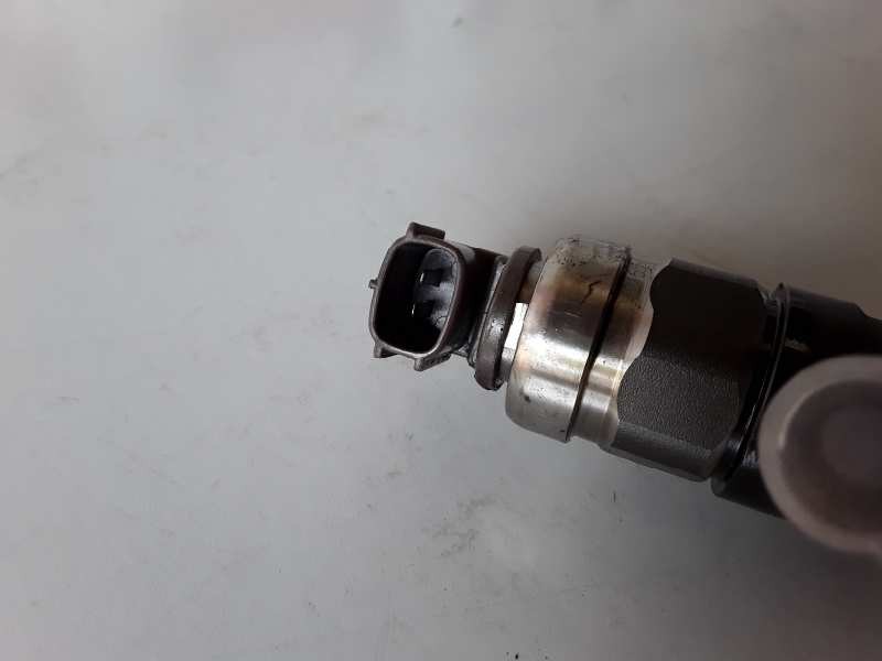 Recambio de inyector para toyota land cruiser (j12) referencia OEM IAM 2367030320  