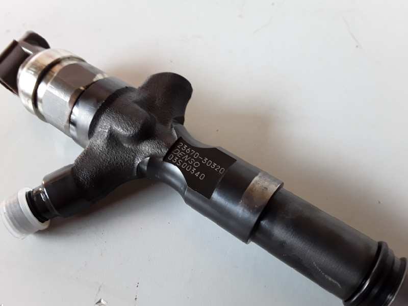 Recambio de inyector para toyota land cruiser (j12) referencia OEM IAM 2367030320  