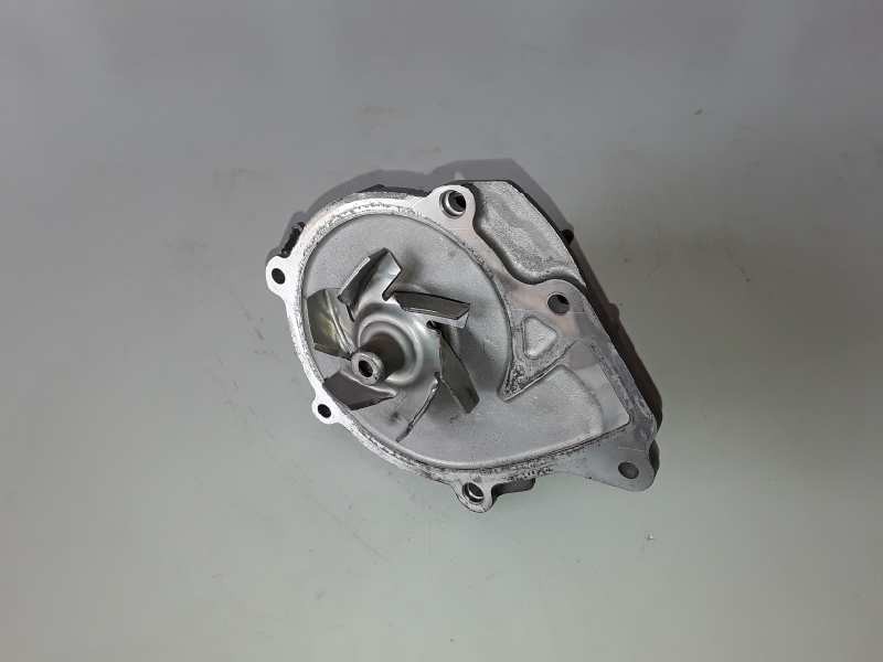 Recambio de bomba agua para toyota land cruiser (j12) referencia OEM IAM   