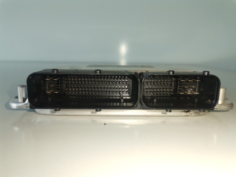 Recambio de centralita motor uce para audi a6 avant (4b5) bfc referencia OEM IAM 8E0907401P/0281011136  