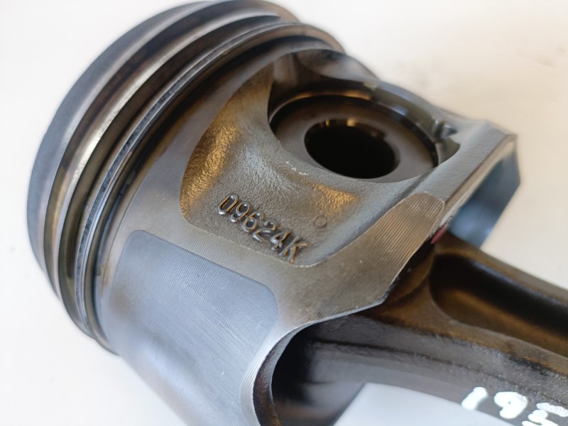 Recambio de piston para toyota land cruiser (j12) 1kdftv referencia OEM IAM 09624K  
