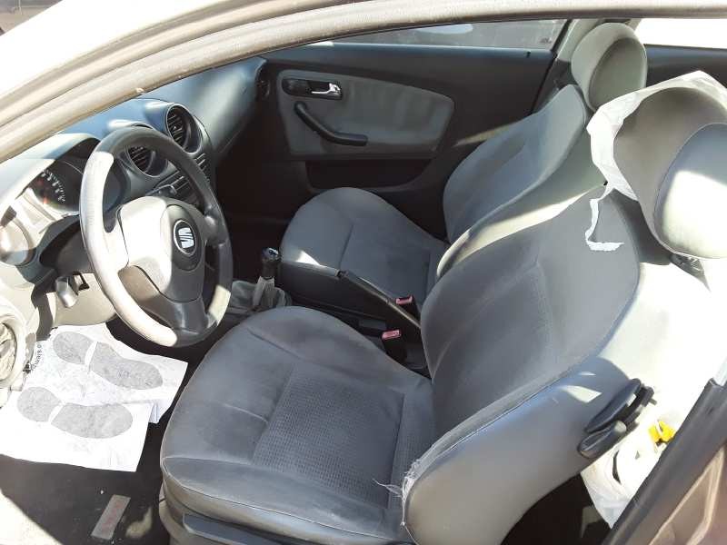 seat ibiza (6l1) del año 2003