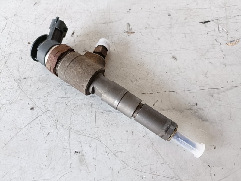 Recambio de inyector para peugeot 206 8hx referencia OEM IAM 0445110135  