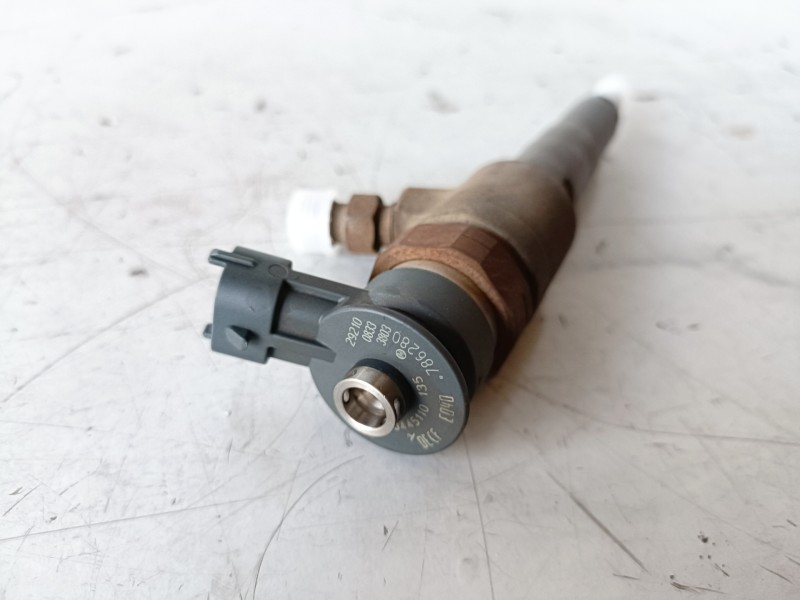 Recambio de inyector para peugeot 206 8hx referencia OEM IAM 0445110135  