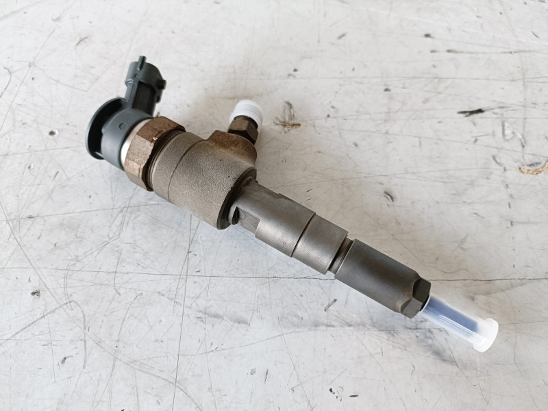 Recambio de inyector para peugeot 206 8hx referencia OEM IAM 0445110135  
