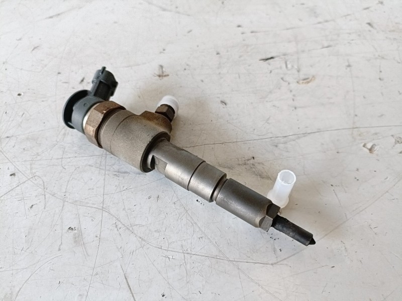 Recambio de inyector para peugeot 206 8hx referencia OEM IAM 0445110135  