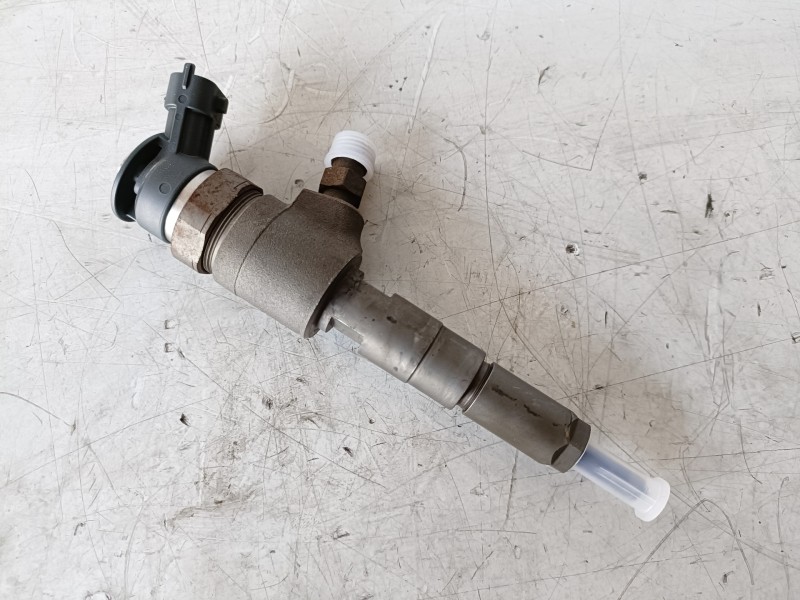 Recambio de inyector para peugeot 206 8hx referencia OEM IAM 0445110135  