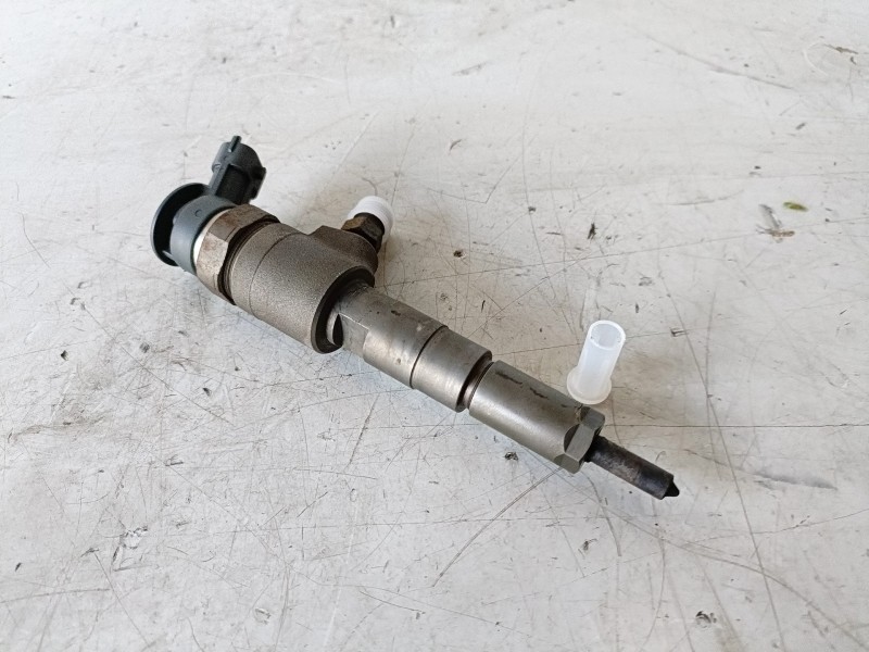 Recambio de inyector para peugeot 206 8hx referencia OEM IAM 0445110135  