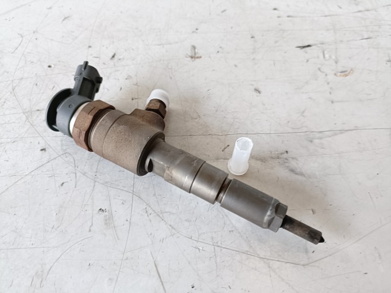 Recambio de inyector para peugeot 206 8hx referencia OEM IAM 0445110135  