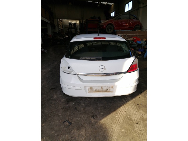 opel astra h berlina del año 2004