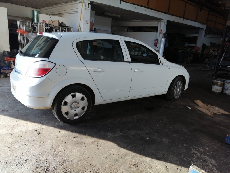 opel astra h berlina del año 2004