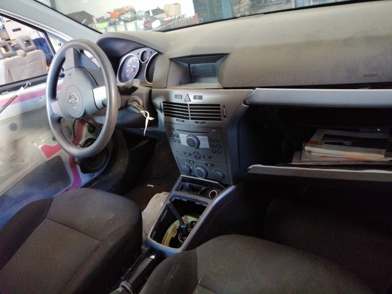 opel astra h berlina del año 2004