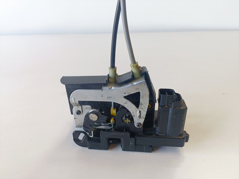 Recambio de cerradura puerta delantera derecha para ssangyong rodius d27dt referencia OEM IAM   