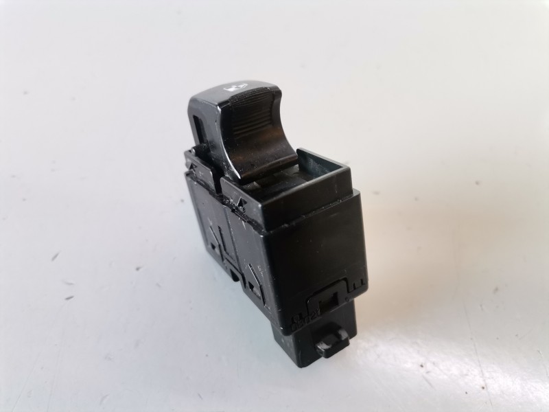 Recambio de mando elevalunas trasero derecho para ssangyong rexton d27dt referencia OEM IAM 96190777  