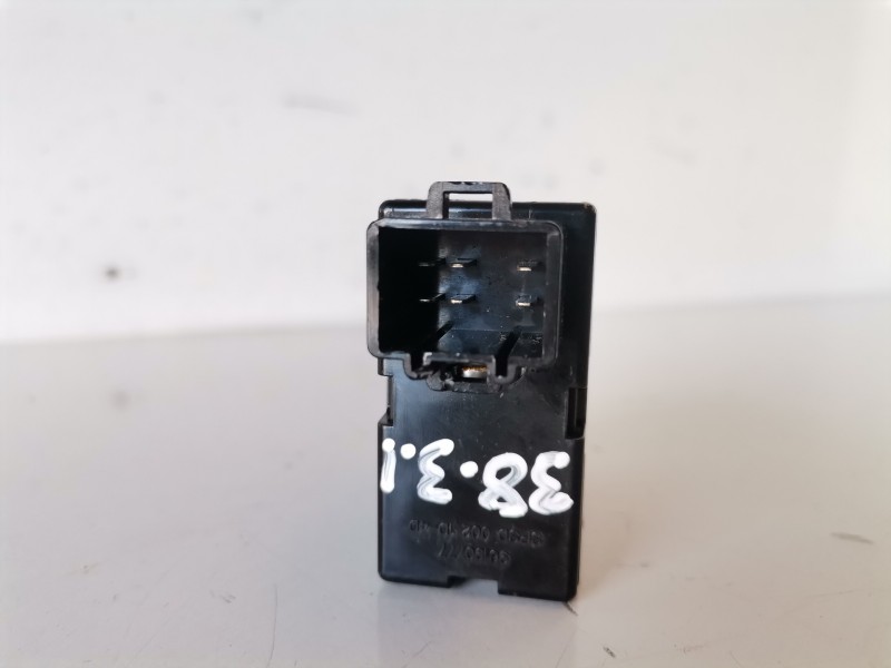 Recambio de mando elevalunas trasero derecho para ssangyong rexton d27dt referencia OEM IAM 96190777  