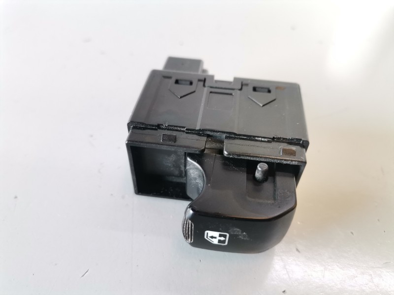 Recambio de mando elevalunas trasero izquierdo para ssangyong rexton d27dt referencia OEM IAM 96190777  
