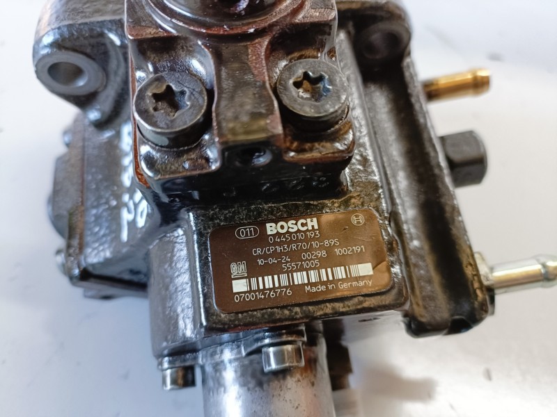 Recambio de bomba inyeccion para opel insignia berlina a20dth referencia OEM IAM 0445010193  