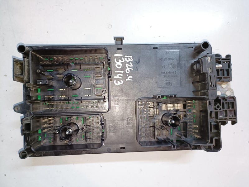 Recambio de caja reles / fusibles para opel insignia berlina a20dth referencia OEM IAM 13275881  