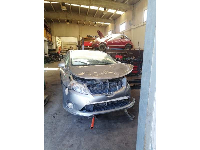 toyota avensis cross sport (t27) del año 2012
