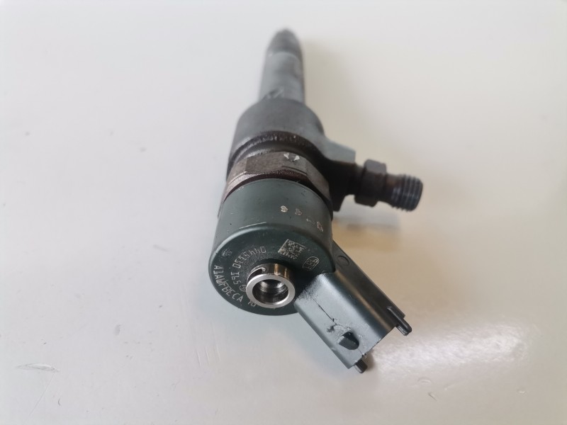 Recambio de inyector para opel astra h caravan z19dt referencia OEM IAM 0445110165  