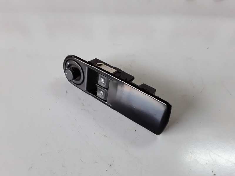 Recambio de mando elevalunas delantero izquierdo para renault clio iv h4ba400 referencia OEM IAM 254118722R  