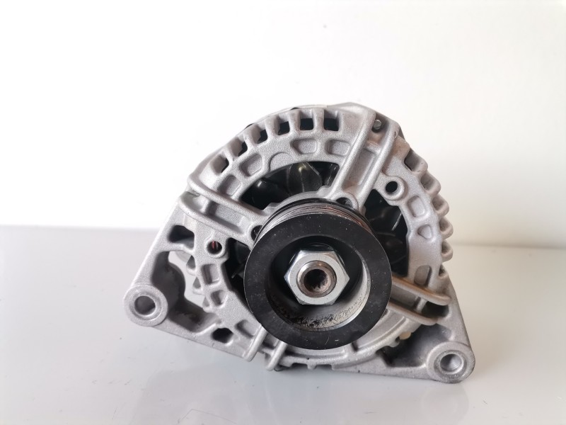 Recambio de alternador para opel astra h berlina z14xep referencia OEM IAM 0124326171  